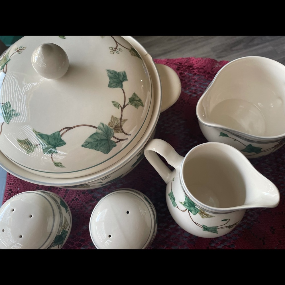 Noritake China Ivy Pattern